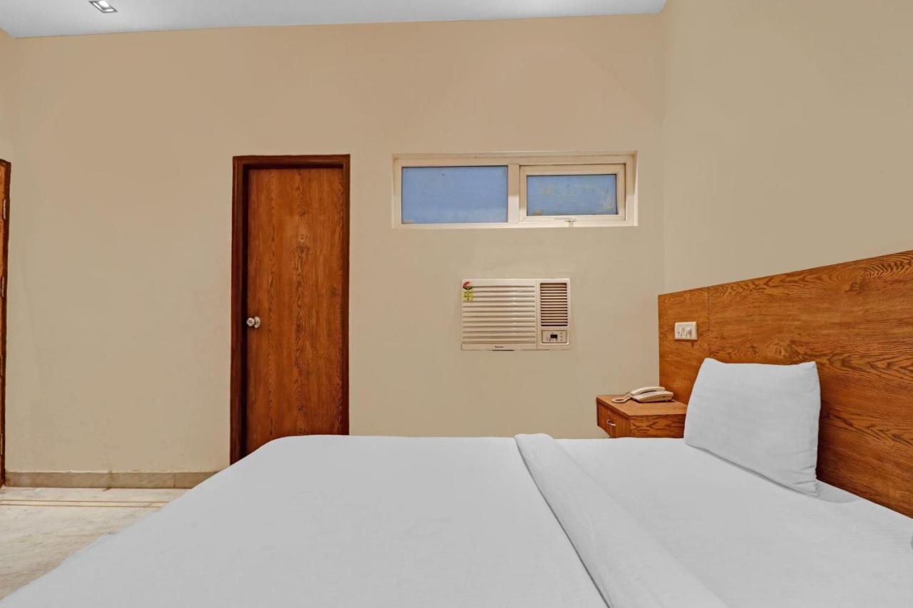 Airport Hotel Goodluck Нью-Дели Экстерьер фото