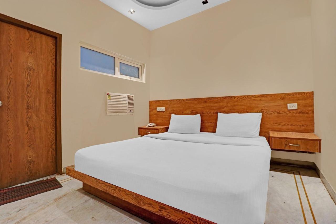 Airport Hotel Goodluck Нью-Дели Экстерьер фото