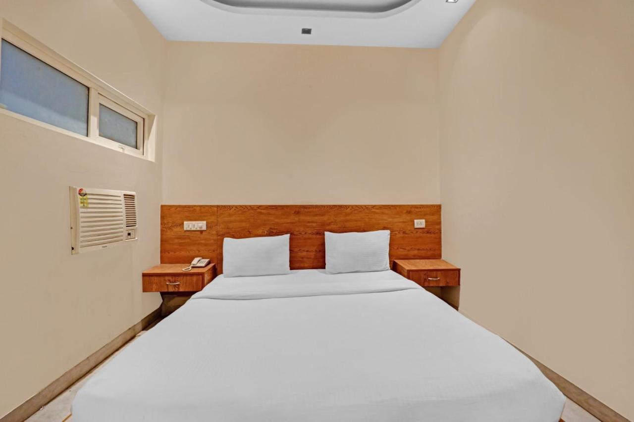 Airport Hotel Goodluck Нью-Дели Экстерьер фото