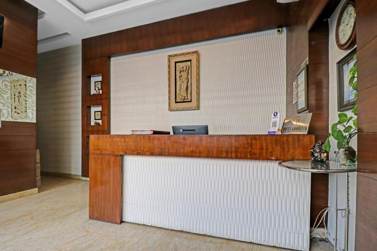 Airport Hotel Goodluck Нью-Дели Экстерьер фото