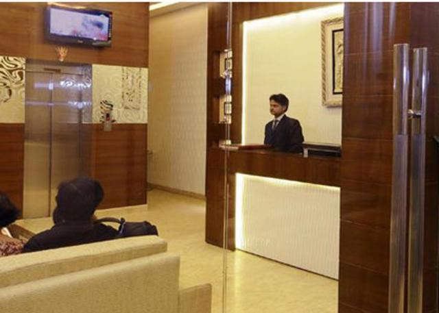 Airport Hotel Goodluck Нью-Дели Экстерьер фото